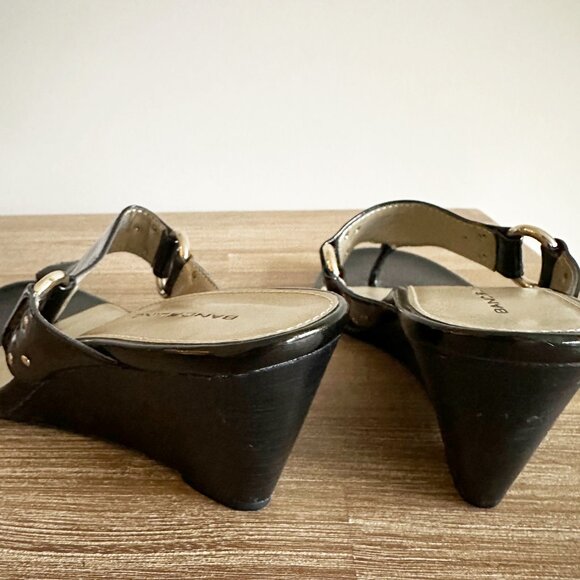 Black Shiny Thong Sandals Womens Size 8 Wedge Heel - Picture 3 of 8